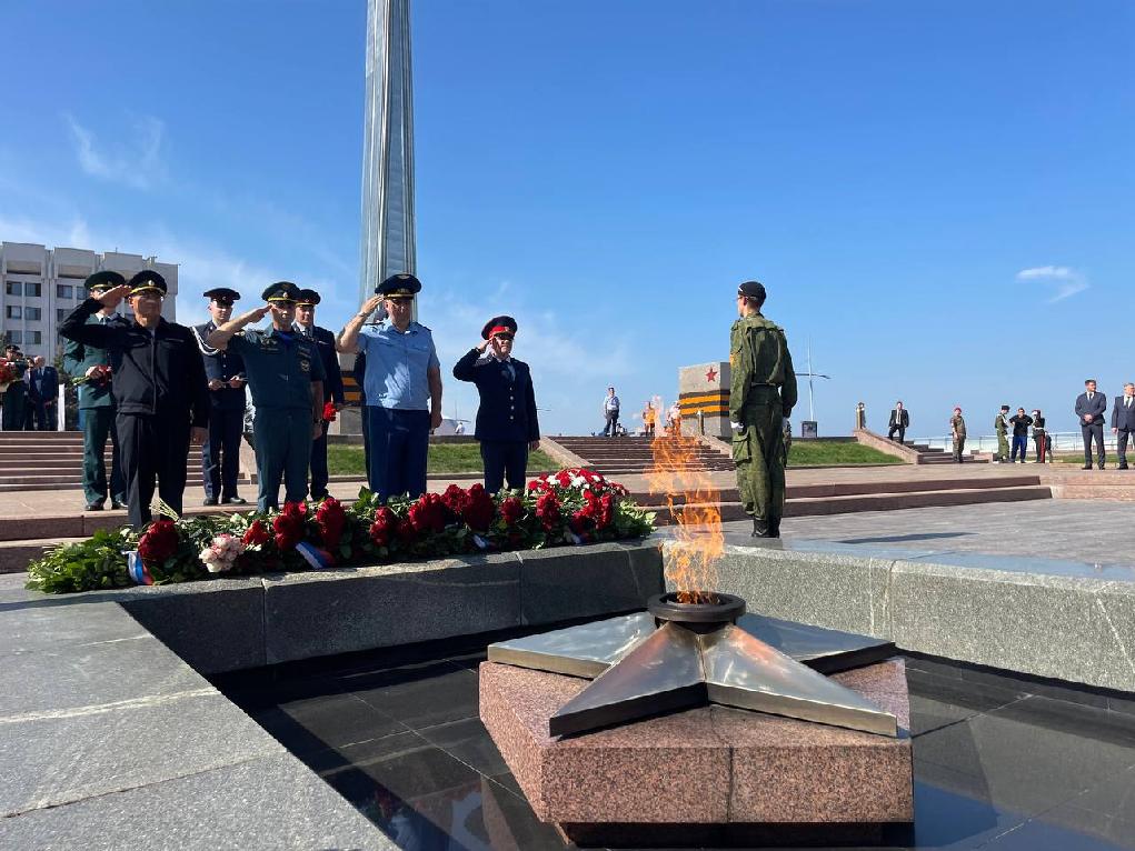 В день окончания Второй мировой войны прокурор области принял участие в церемонии возложения цветов к Вечному огню