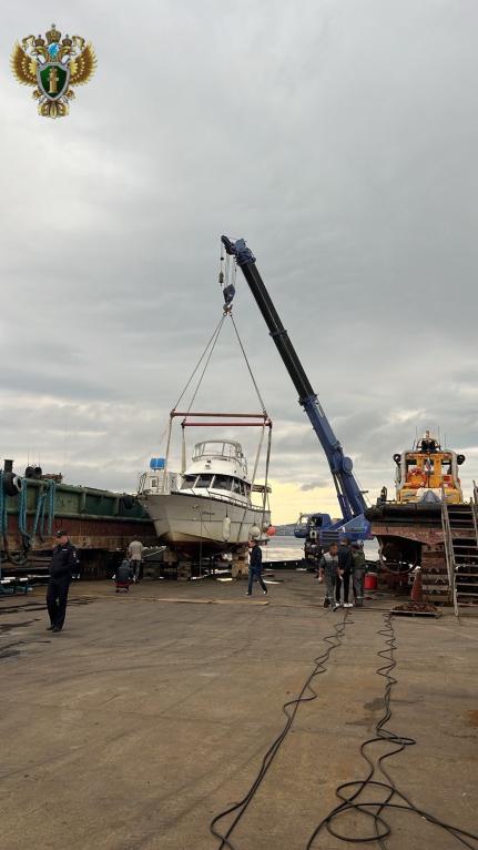 Во Владивостоке пресечена незаконная перевозка иностранных туристов морским транспортом