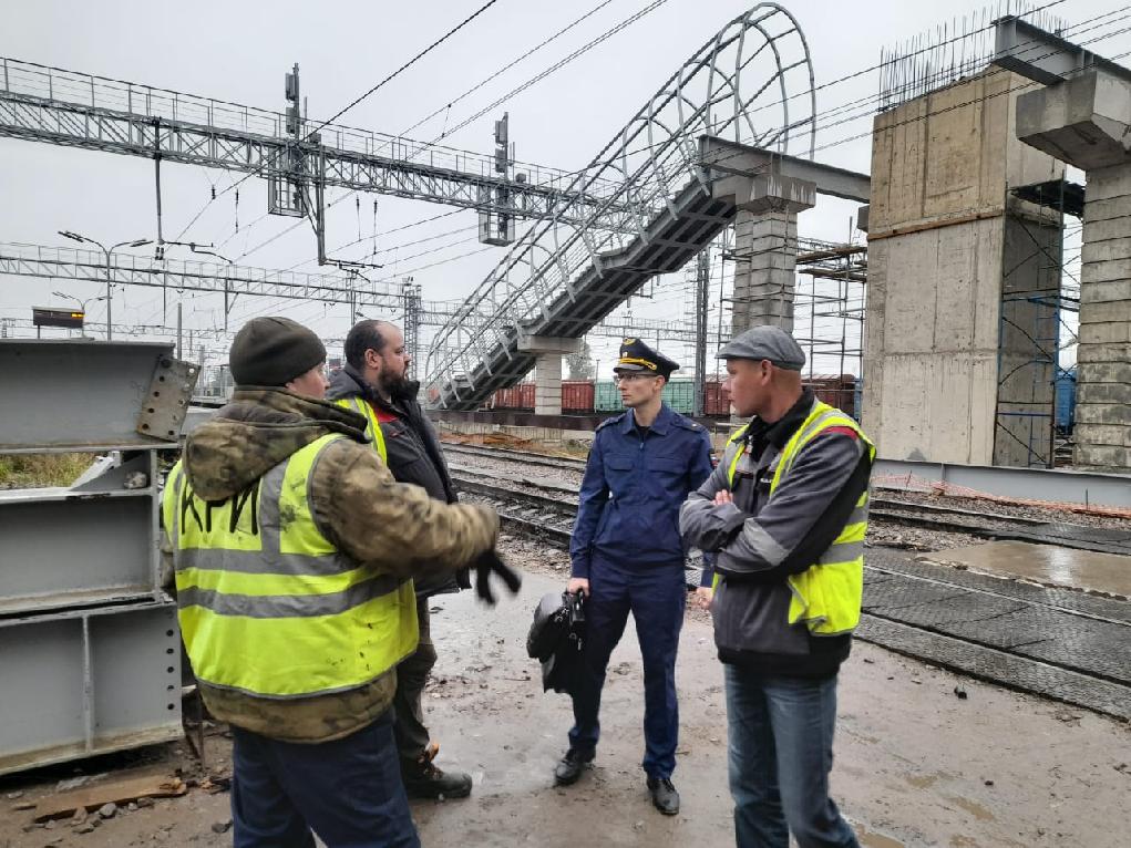 Северо-Западная транспортная прокуратура организовала проверку по факту дорожно-транспортного происшествия на железнодорожных путях в Ленинградской области